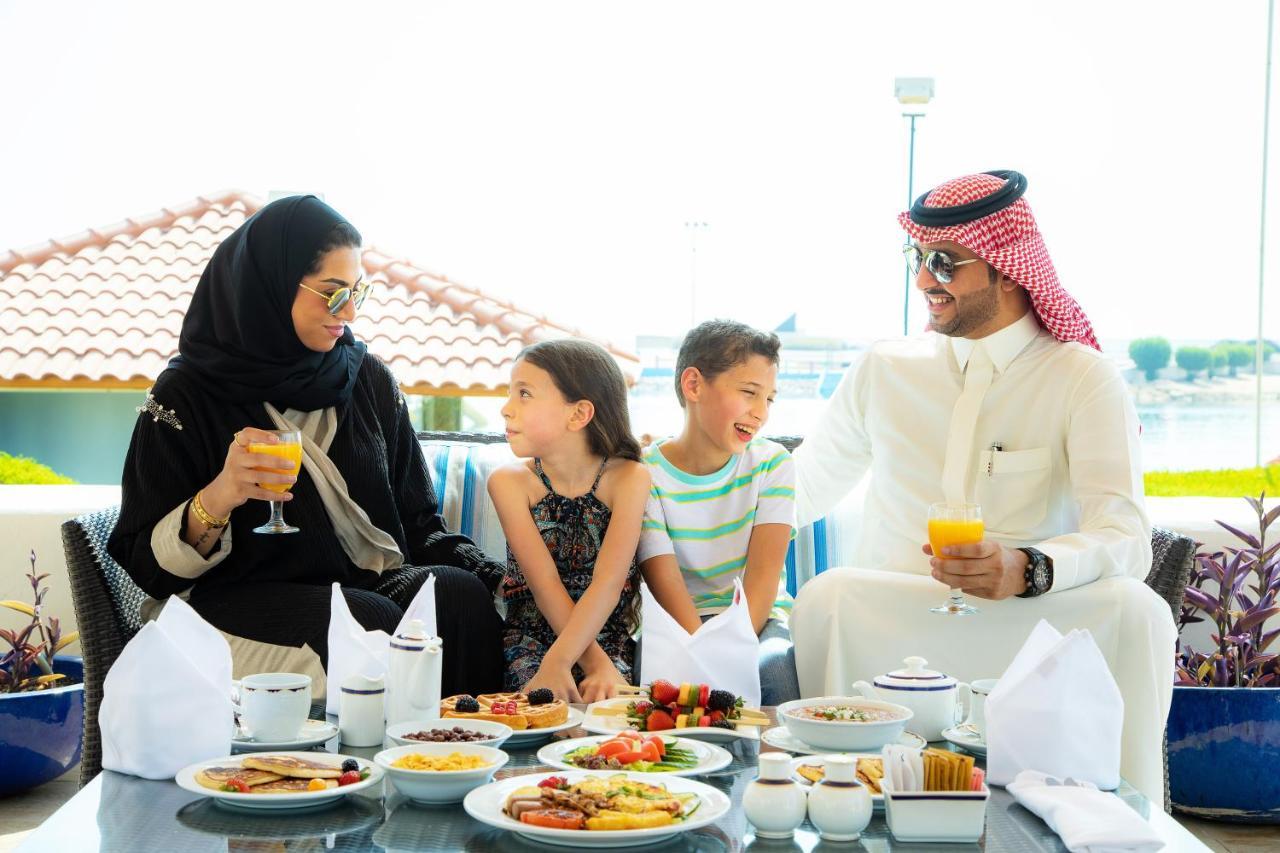 Intercontinental Al Jubail Resort Extérieur photo A family from the United Arab Emirates